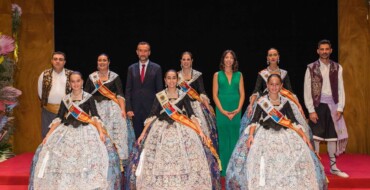 El acto de proclamación de las reinas y damas de 2022 llena el Gran Teatro y augura unas Fiestas de Elche excepcionales