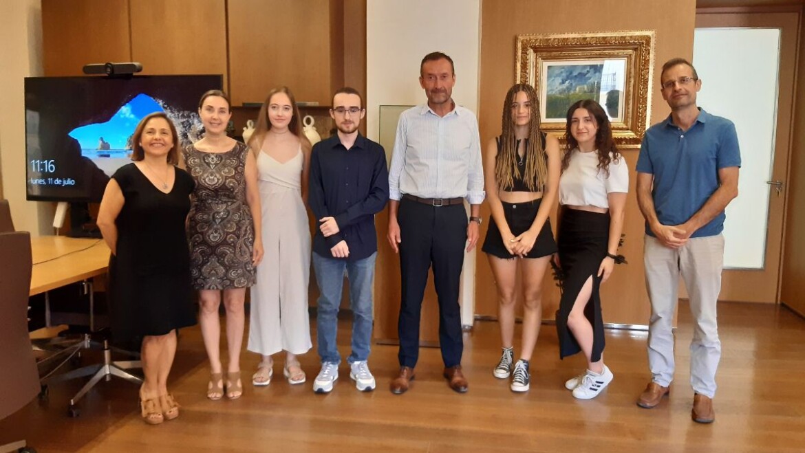 L’alcalde destaca el talent dels alumnes de l’IES Nit de l’Albà guanyadors del Premi Nacional d’Iniciació a la Investigació Tecnològica