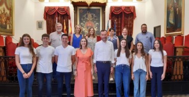 El alcalde felicita al equipo de debate de Salesianos Elche tras quedar subcampeones del torneo nacional celebrado en Valencia
