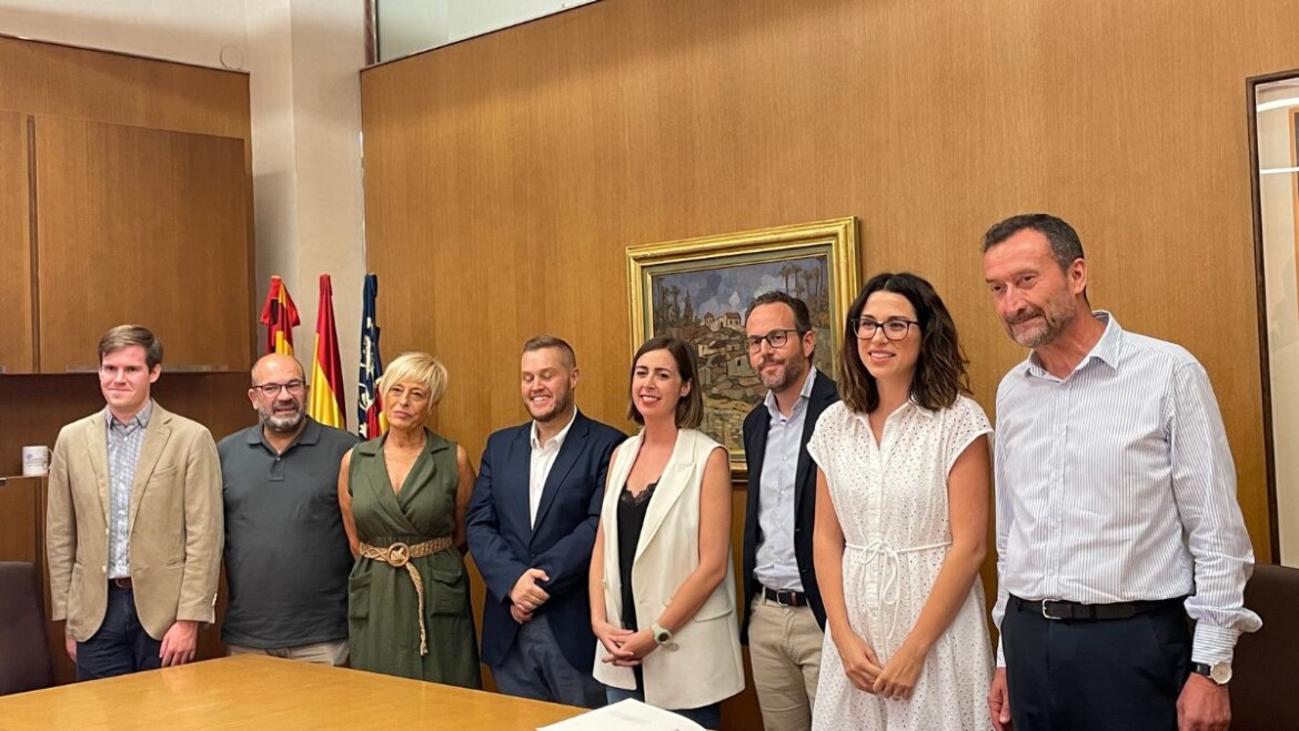 Ajuntament i Consell estreteixen la seua col·laboració per a avançar en la solució de la residència d’Altabix i del Centre Dona 24 hores