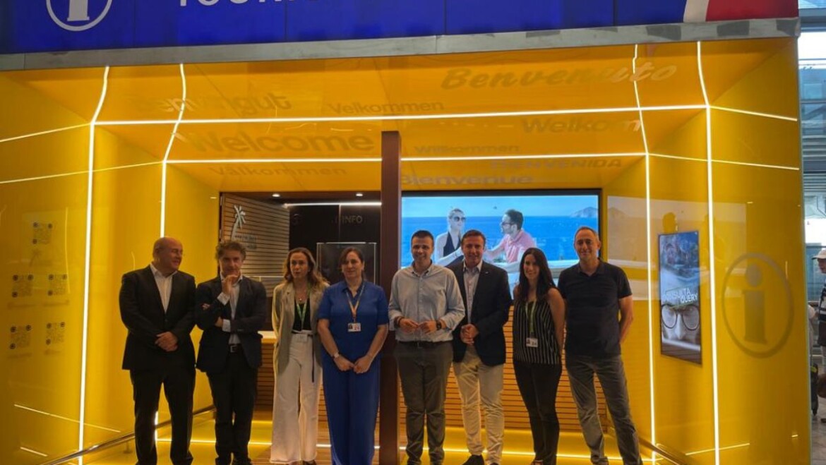 El concejal de Turismo asegura que “la nueva oficina de información turística 24 horas instalada en el aeropuerto servirá para dar más visibilidad a Elche”