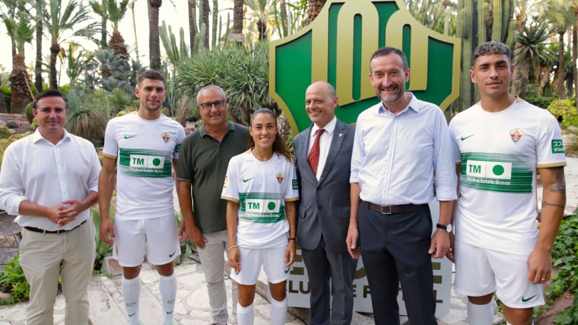 L’Elx C.F. presenta el seu primer equipament per a la temporada que ve amb el centenari del club com a eix central