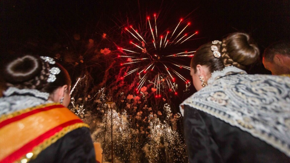La Cridà congrega a unas 40.000 personas en el entorno del estadio Martínez Valero y marca el pistoletazo de salida de las fiestas de Elche