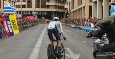 Más de 20.000 personas arroparon la Vuelta Ciclista a España en Elche