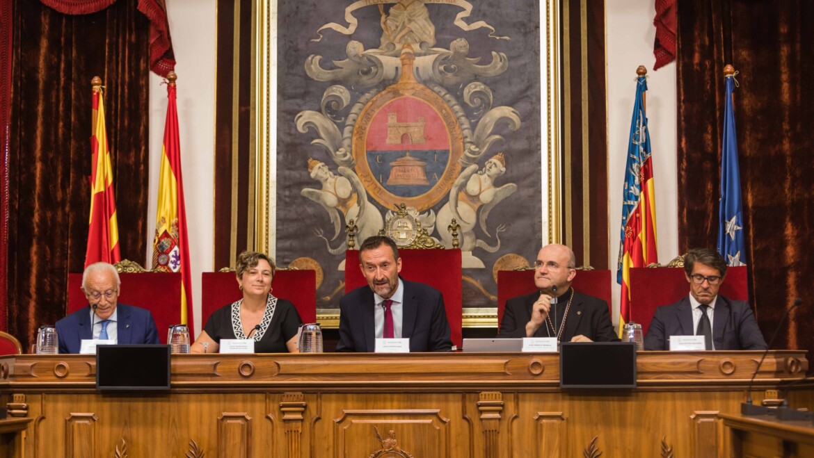 El alcalde marca como prioridades en la sesión anual del Patronat del Misteri la rehabilitación de Santa María y la mejora de la financiación por parte de la Generalitat y la Diputación