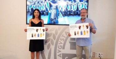 Las sillas para los desfiles de Moros y Cristianos se podrán adquirir desde este viernes en Plaza de Baix