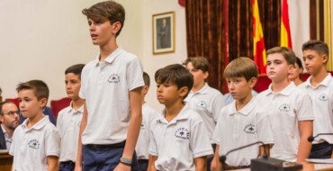Las voces de los escolanos en la ‘Prova de Veus’ anuncian las representaciones del Misteri