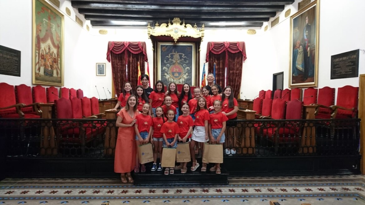María José Martínez pone en valor el talento de 15 jóvenes promesas del flamenco de Elche que disputarán una  final europea el 2 de septiembre en París