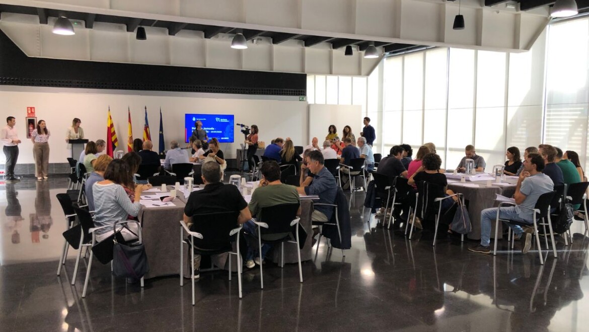 Tècnics municipals assisteixen a una jornada de formació sobre la futura Agenda Urbana d’Elx al Centre de Congressos