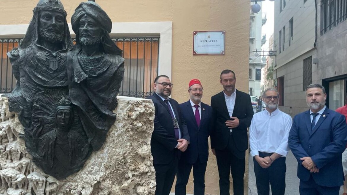 Los Moros y Cristianos ya tienen replaceta en Elche en reconocimiento a su contribución a la fiesta