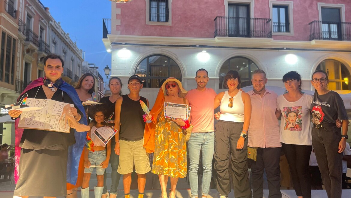 Una marcha arcoíris por la diversidad y una carrera de tacones llenan la Plaza de las Flores para reivindicar los derechos LGTBI