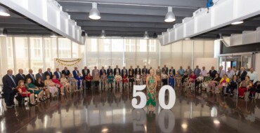 Emotiu homenatge de l’Ajuntament a les parelles il·licitanes que enguany celebren les seues ‘Bodes d’Or’