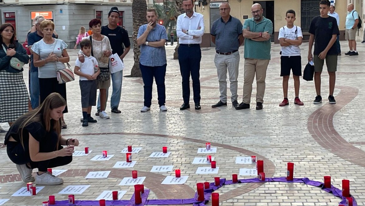 Concentració a la Plaça de Baix en repulsa de la violència masclista
