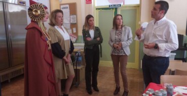 El Ayuntamiento reparte el cómic ‘La Dama, un tresor’ entre los escolares del CEIP Dama d’Elx