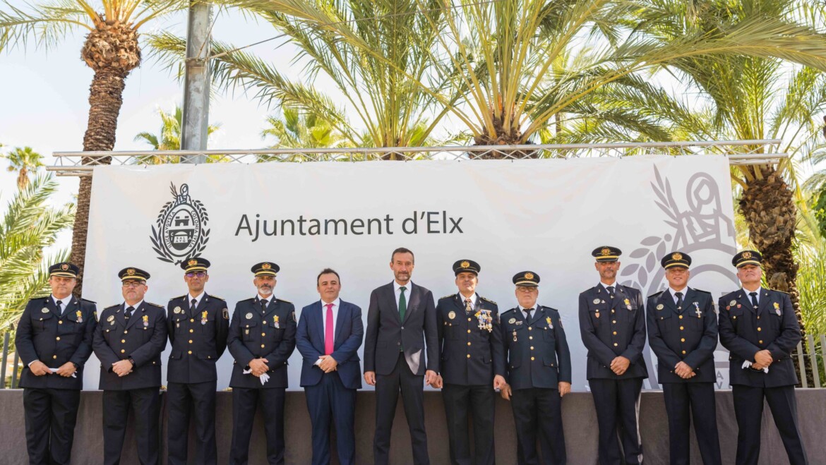 El alcalde anuncia un Plan Estratégico Trienal para alcanzar los 400 agentes y acabar de renovar la totalidad de la flota de la Policía Local