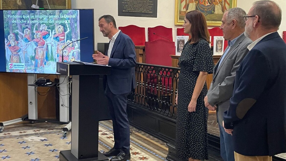 El Salón de Plenos acoge la presentación de la 63 edición de la Revista Festa d’Elx