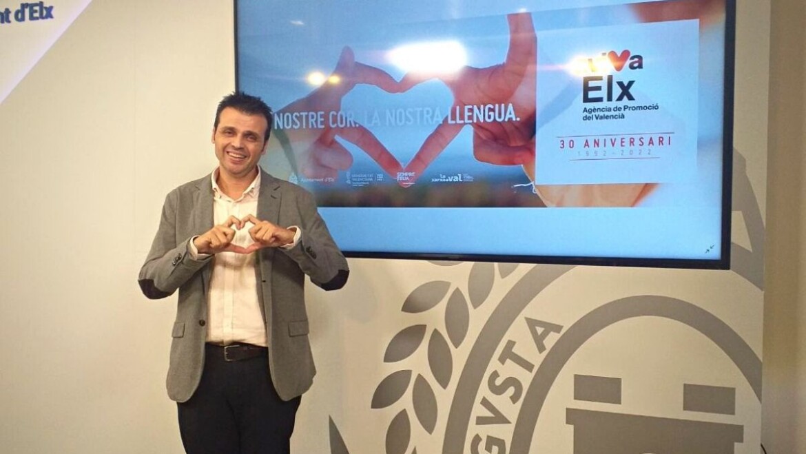La oficina de AVIVA de Elx celebra su 30 aniversario con una campaña centrada en la promoción de las actividades en valenciano