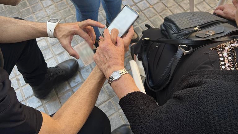 La Policia Local deté un home per robar-li la bossa a una anciana amb el mètode de l’estirada