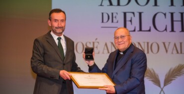Elche hace ‘Hijo Adoptivo’ al vicario episcopal José Antonio Valero Pérez por su contribución a La Festa y su compromiso con la justicia social