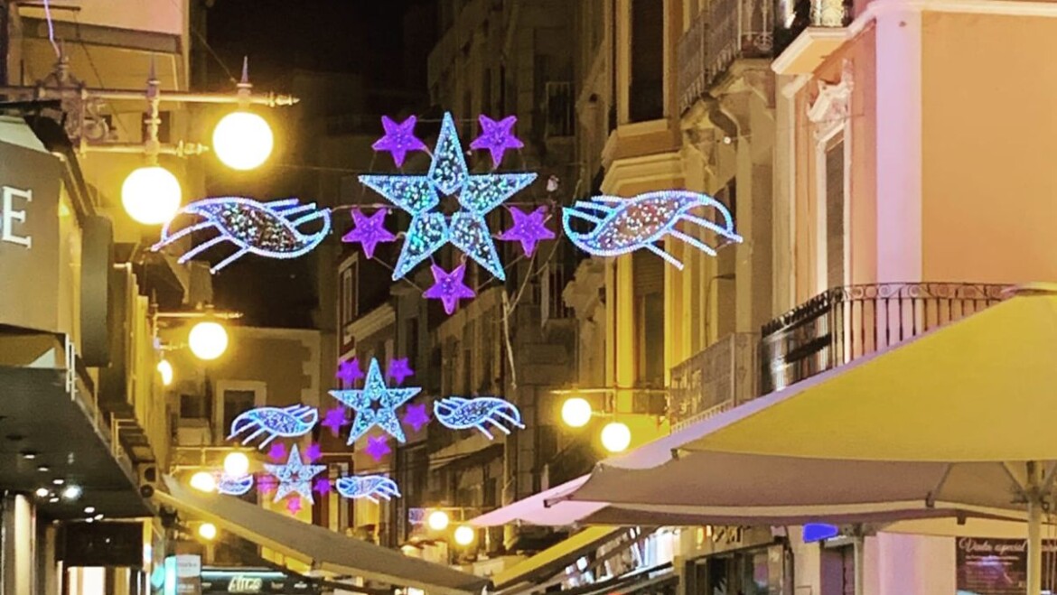 La Regidoria de Comerç encén les llums de Nadal amb 173 arcs aquest divendres 25 de novembre per a incentivar les compres durant el ‘Black Friday’