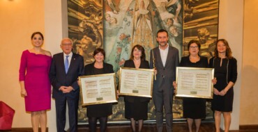 La Ermita de San Sebastián acoge la entrega de distinciones a las personalidades electas y  portaestandarte del Misteri d’Elx