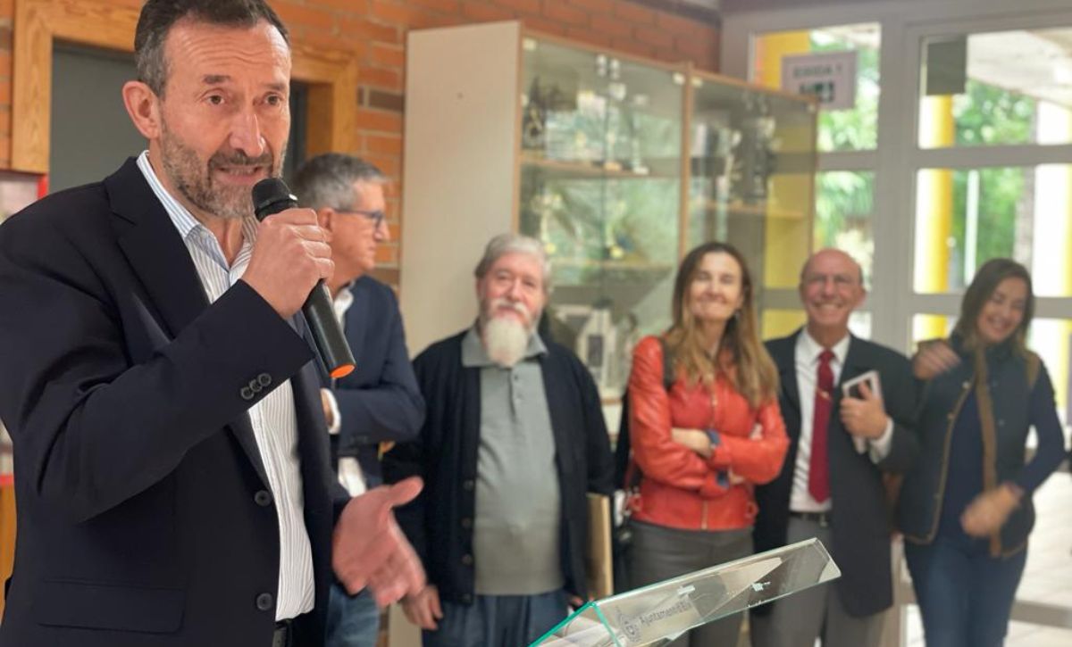 Presentación de cuadro homenaje a Sixto Marco (2)