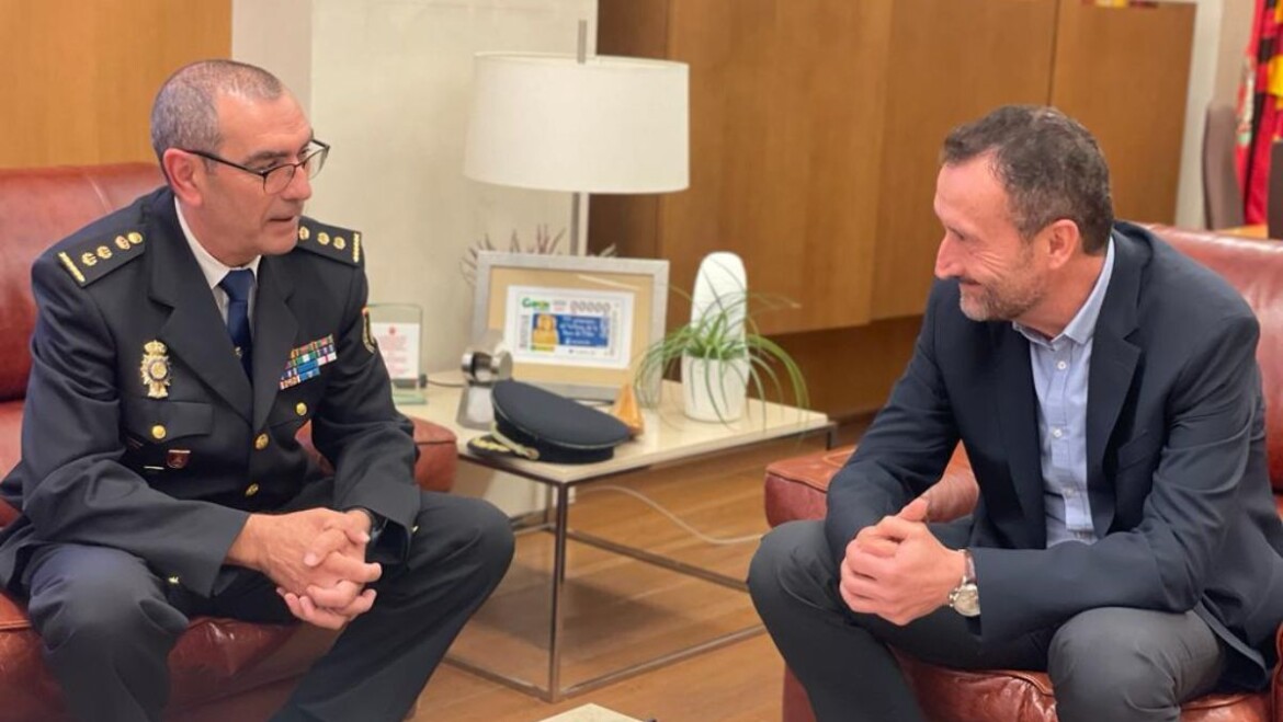 L’alcalde d’Elx rep el nou comissari cap provincial de la Policia Nacional, Manuel Lafuente