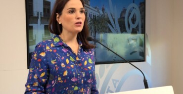 La gala final del Certamen Nacional de Jóvenes Cantautores de Elche contará con la actuación de la artista malagueña María Peláe