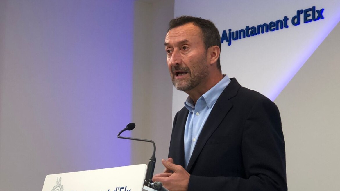 El Ayuntamiento de Elche impondrá el Ram d’Or al catedrático ilicitano Lorenzo Prats-Albentosa en el XLIV aniversario de la Constitución