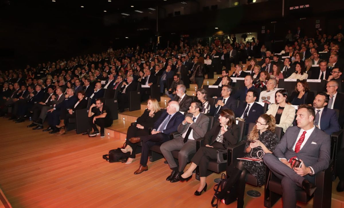La Marina Sunlife es galardonada en la gala de la 47ª Noche de la Economía Alicantina de la Cámara de Comercio (2)