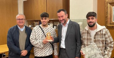 El alcalde felicita a Abde Ezzalzouli por su cuarto puesto con la selección de Marruecos en el reciente Mundial de Catar