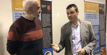 Inaugurada en el Centro de Congresos una exposición que permite redescubrir la lengua y la cultura valenciana en el Baix Segura