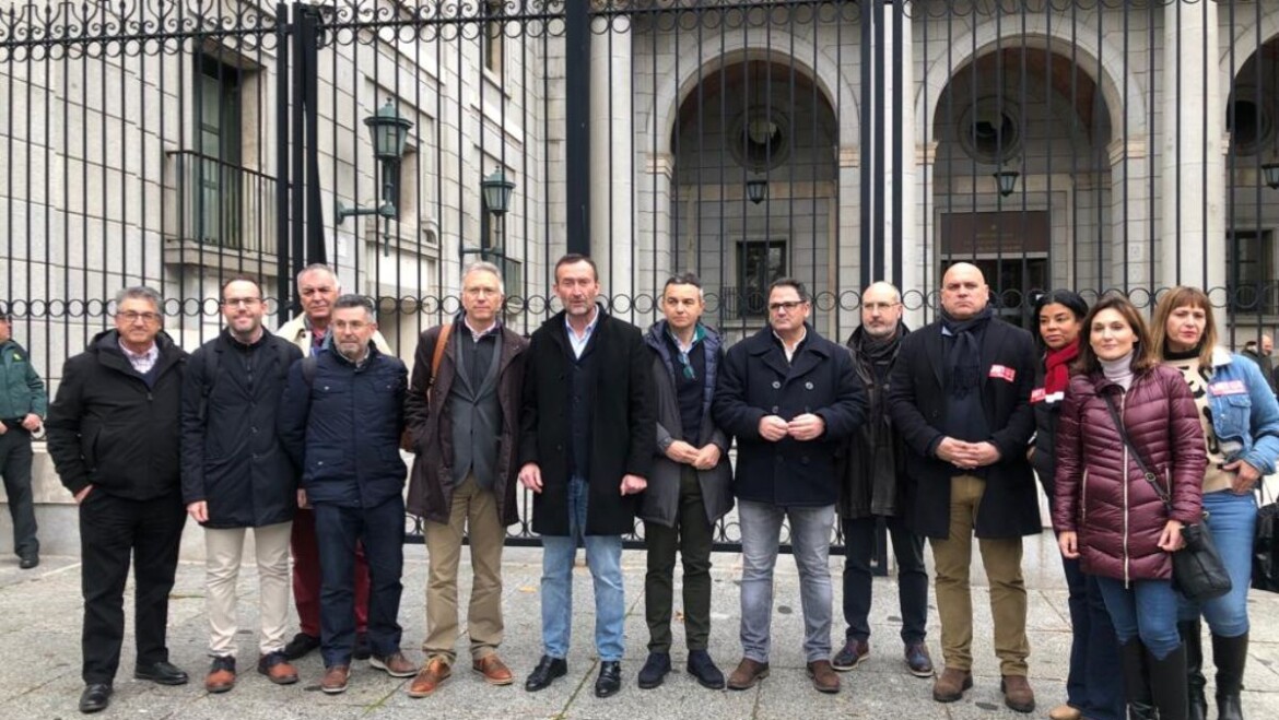 L’alcalde d’Elx dona suport a les reivindicacions dels regants del ‘Camp d’Elx’ en la manifestació en defensa del transvasament Tajo-Segura