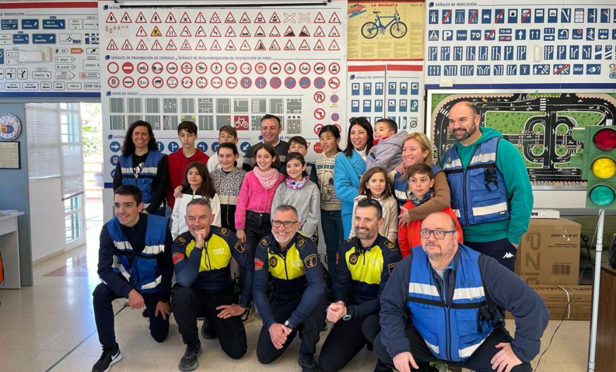 Niños voluntarios en la cablagata de Reyes 2023 distinguidos (2)