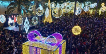 Elx dona la benvinguda a 2023 amb la festa més animada i multitudinària dels últims anys