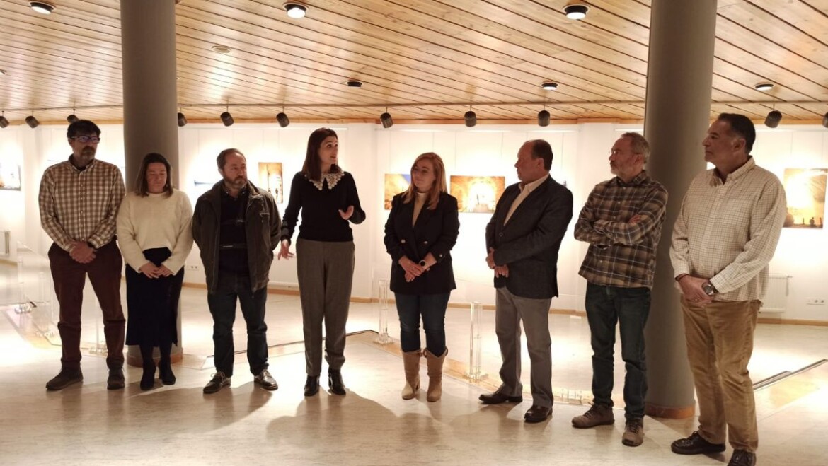 La exposición ‘Elx Mirades Eternes’ de Elche llega al Palacio de Congresos de Jaca en el 39 aniversario de su hermanamiento con la ciudad aragonesa