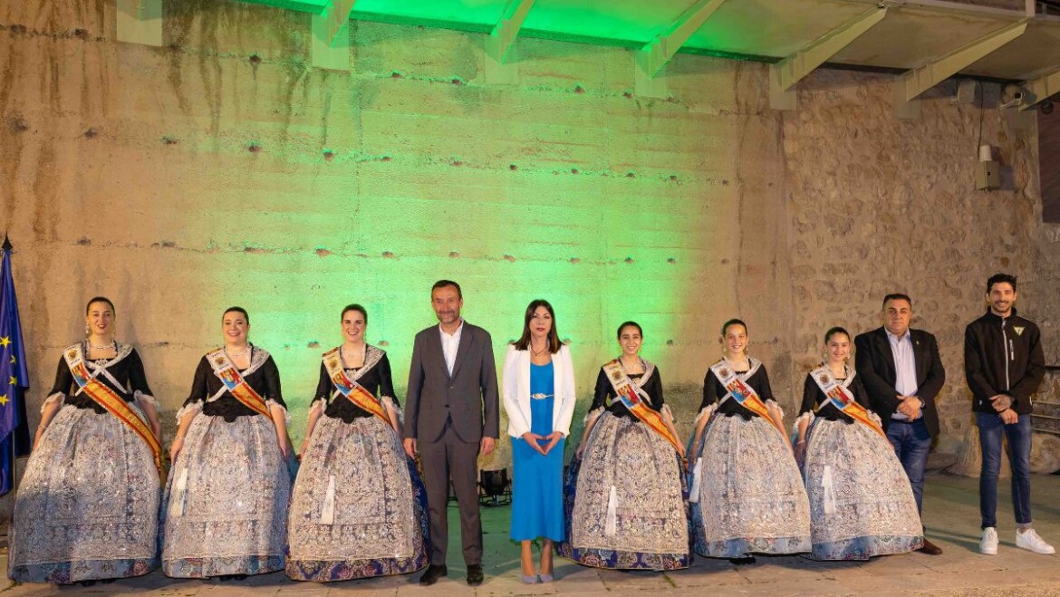 El palacio de Altamira acoge la recepción a las candidatas a reinas y damas de las fiestas
