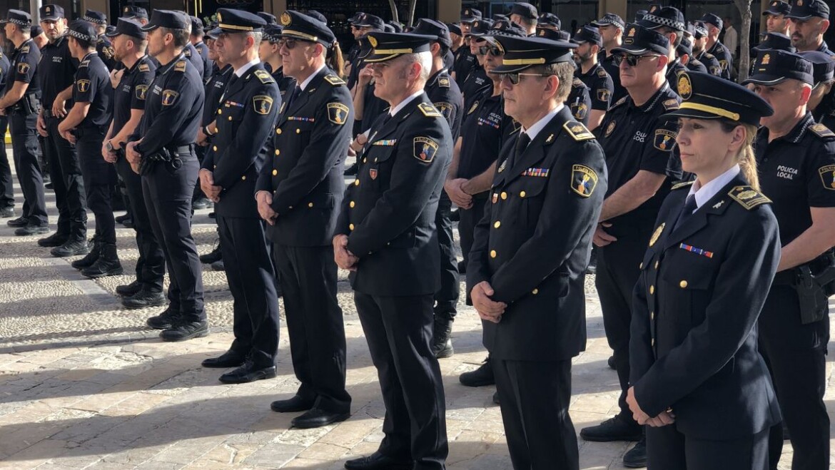 Emotiu i multitudinari comiat a la basílica de Santa Maria al difunt agent de la Policia Local Juan Antonio Sánchez Rodríguez