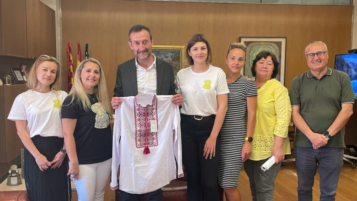 L’alcalde rep la presidenta i membres de l’associació recentment constituïda ‘Somos de Ucrania/Elche’