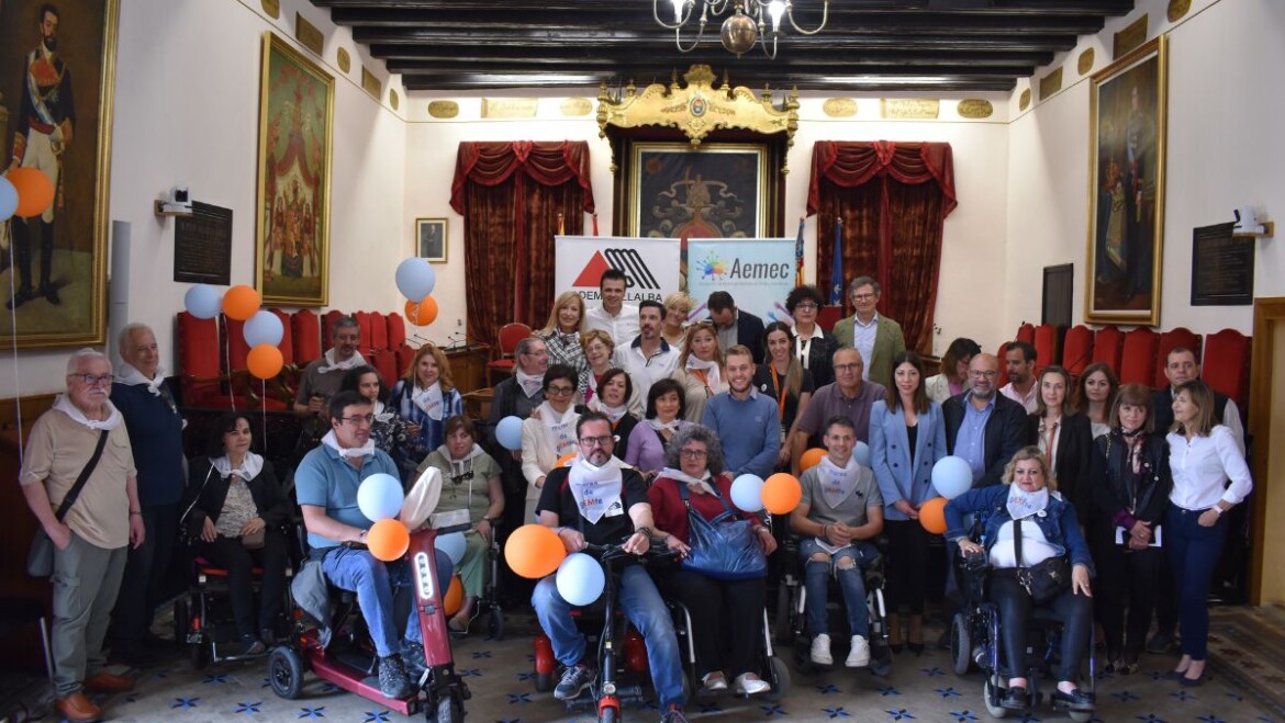 El Salón de Plenos acoge la lectura de un manifiesto con motivo del Día Mundial de la Esclerosis Múltiple