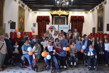 El Salón de Plenos acoge la lectura de un manifiesto con motivo del Día Mundial de la Esclerosis Múltiple
