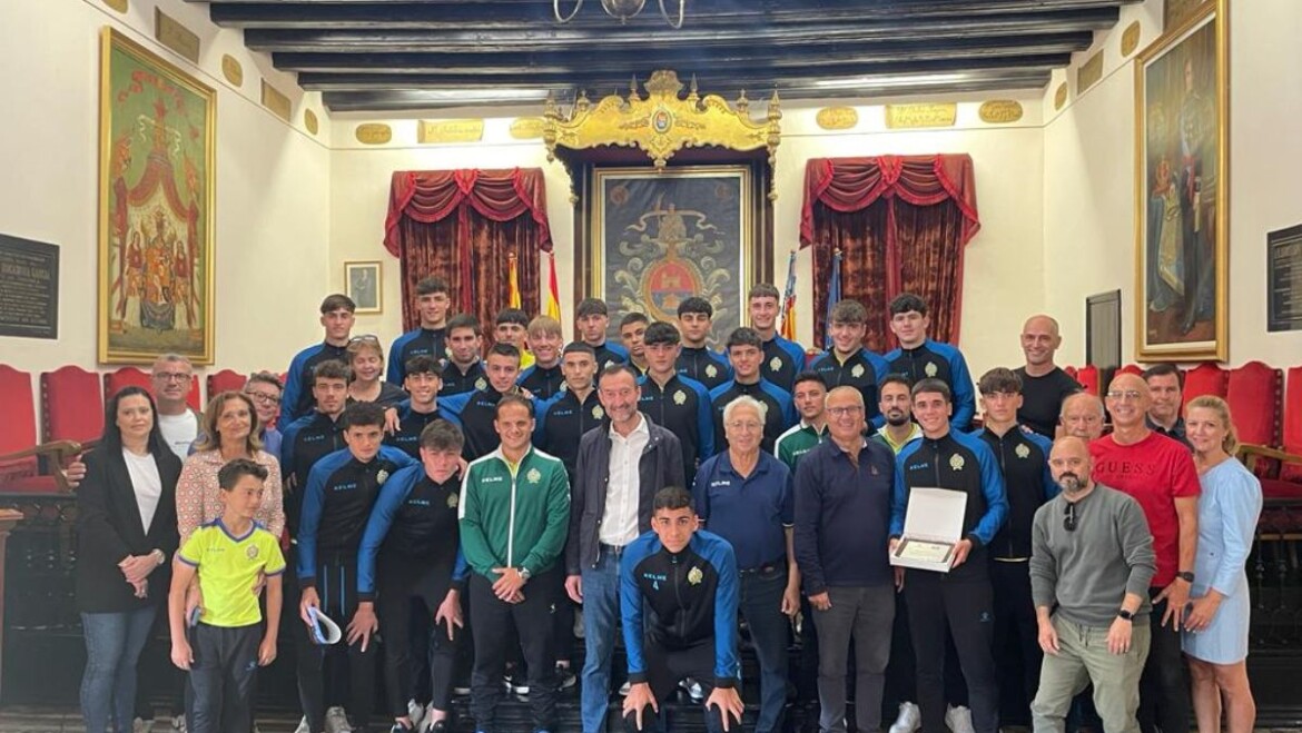 El alcalde felicita al Kelme Juvenil por su regreso a la máxima categoría del fútbol nacional juvenil