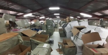 La Policía Local interviene casi un centenar de bolsos de marca falsificados