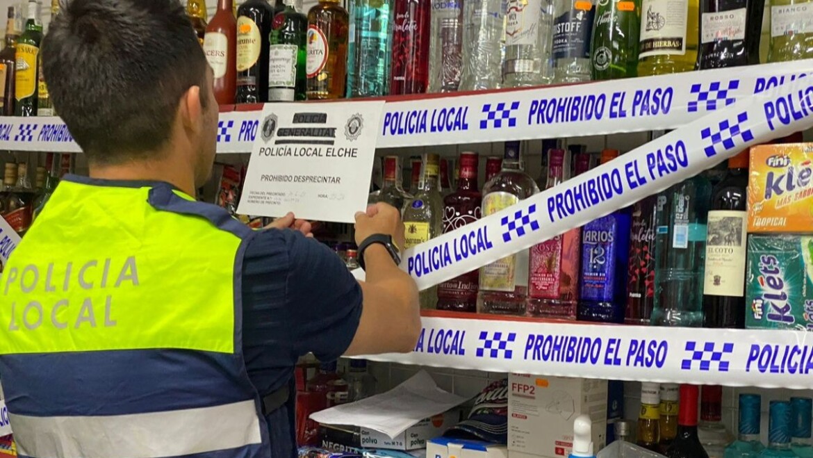 La Policia Local continua la seua campanya de control de la venda d’alcohol a menors i consum en via pública