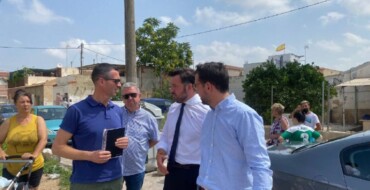 El alcalde visita los barrios del cementerio viejo y Patilla para “cumplir con los compromisos adquiridos con los vecinos”