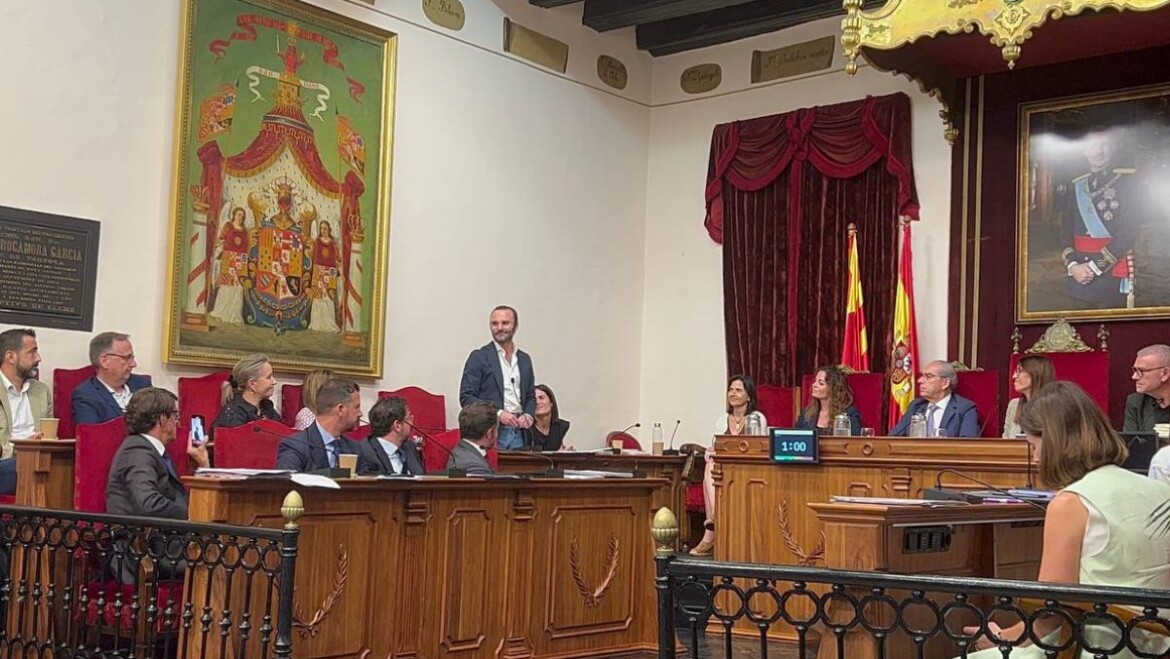 El regidor del grup municipal popular Tito Costa renuncia a la seua acta de regidor per motius personals i professionals