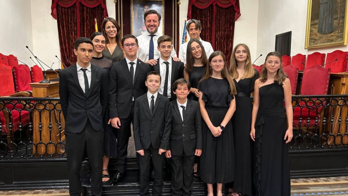 El alcalde Pablo Ruz recibe a la Orquesta de Jóvenes de la Provincia de Alicante