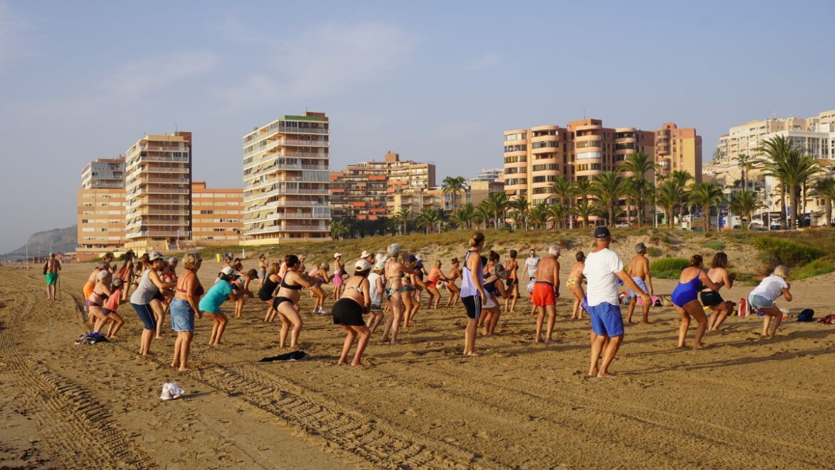 La playa de Arenales y El Altet acogen las actividades deportivas del programa En forma
