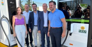 Elche incorpora ocho autobuses eléctricos y una nueva estación de recarga para la flota