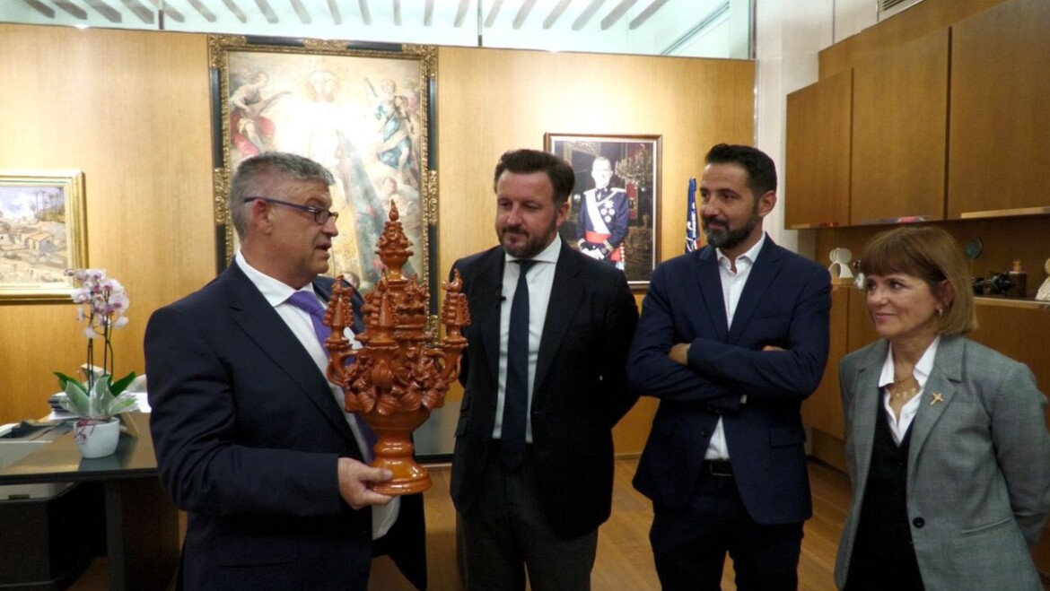 Elche y Guadix trabajan en establecer un hermanamiento entre las dos ciudades